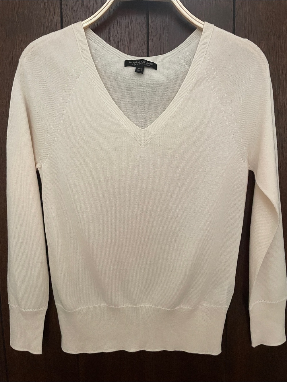 NWOT - Banana Republic 100% Merino Wool Light Cream V-Neck Sweater- XXS